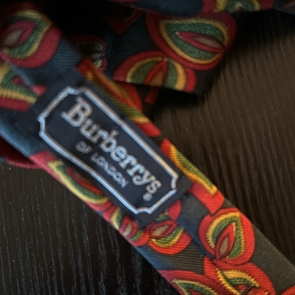 Burberry Silk Printed Vintage Tie - Picture 5 of 11